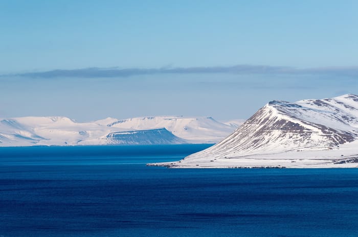  SJLYR Longyearbyen Glacier Hal Tearse.jpg